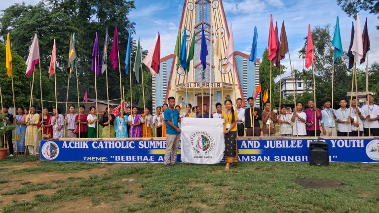 Satgaon Youth Camp Concludes with Solemn Eucharistic Celebration