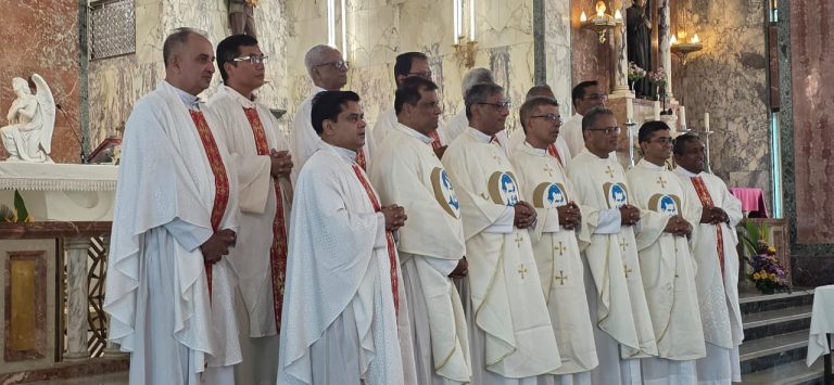 Province Congratulates Newly Installed Mumbai Provincial